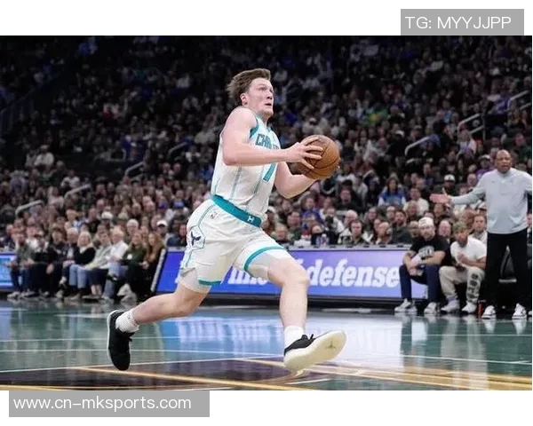 克尼佩尔表现积极尽管手感一般14投4中斩获18分罚球命中率高正负值显著提升